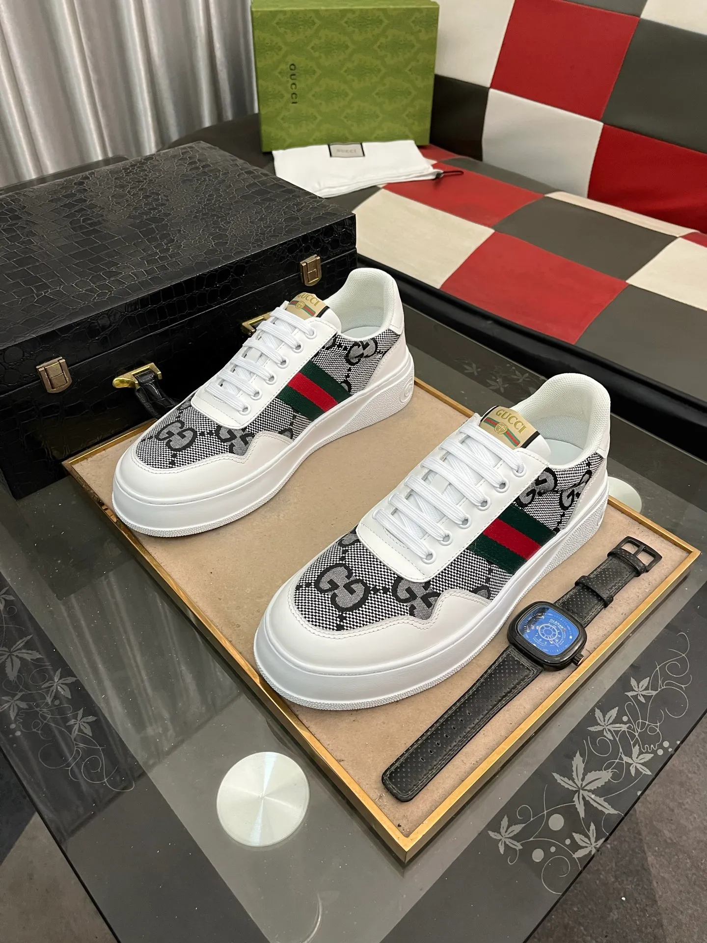 Men's shoes💰420⌚️⌚️[GUCCI] Gucci men's casual shoes are absolutely popular🔥The ultimate matching item for trendy men! The charm of super texture is unstoppable. This is the main recommendation. The upper is made of high-quality cowhide, with pig lining feet and wear-resistant rubber sole. It is noble and elegant! Extremely comfortable🎁🎁You can be as handsome as you want💪 Size 38-44! 3️⃣colors available